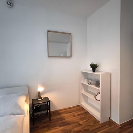 ニュルンベルク Zentral Gelegene Zimmer Mit Gemeinschaftsbad Und Kuecheホステル エクステリア 写真